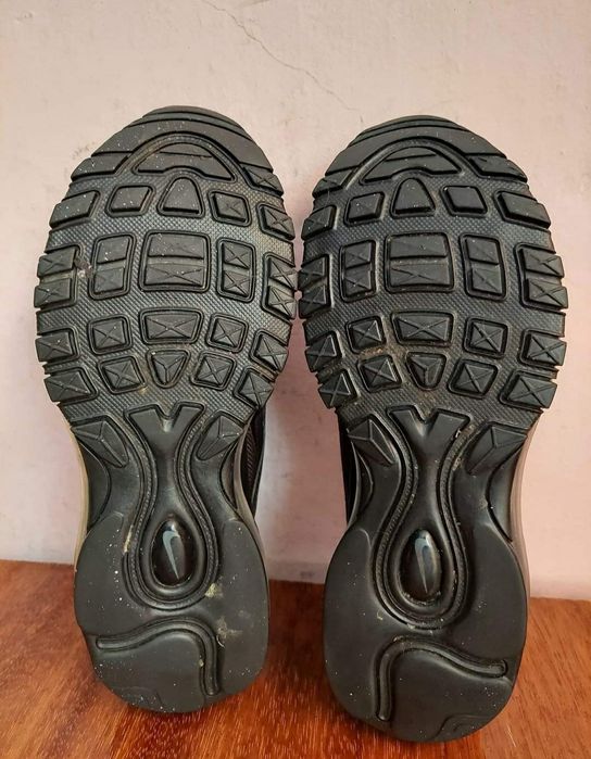 Кросівки фірми nike air max 97 оригінал 

Розмір по бірці:
Us 5.5 Y