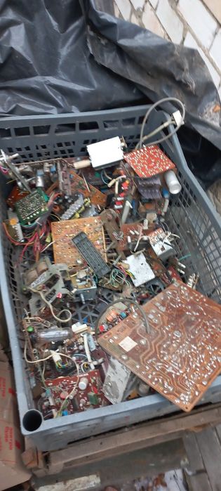 Плати радіодеталі радіатори