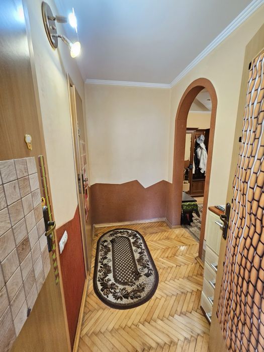 Квартира в продажі покращеного планування, в гарному жилому стані.