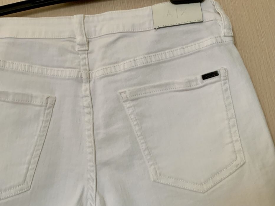 Шорты фирменные белые джинсовые Armani Exchange, р. 36