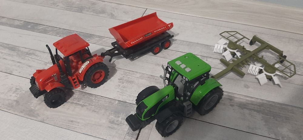 Traktor 2x  z napędem + zgrabiarka i przyczepa