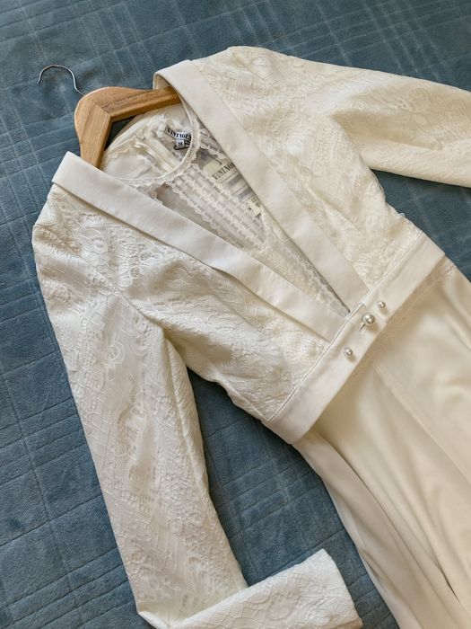 Белое платье и пиджак