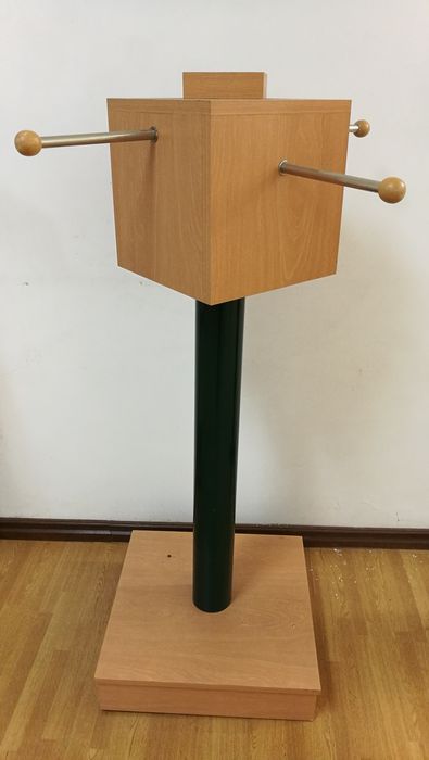 Expositor giratório / cabide / bengaleiro em madeira e metal