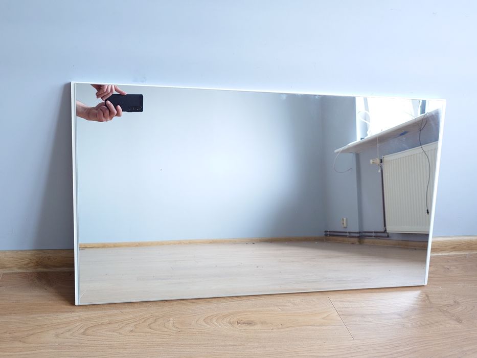 Duże lustro na desce