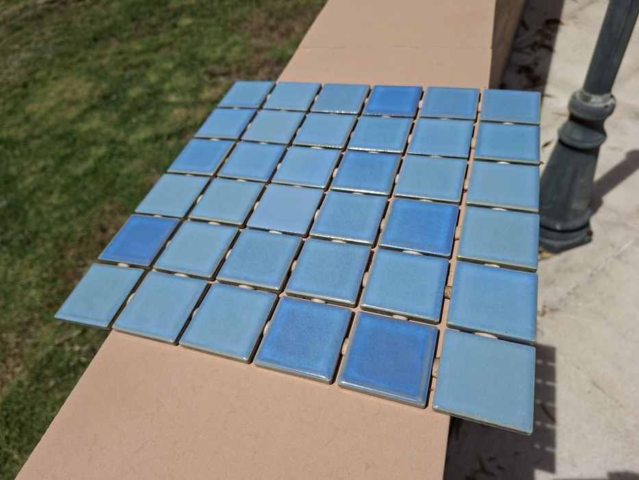 Pastilhas em porcelana mosaico para piscinas e casas de banho.