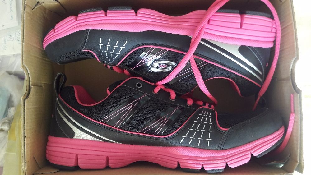 Кросівки жіночі фірми Skechers