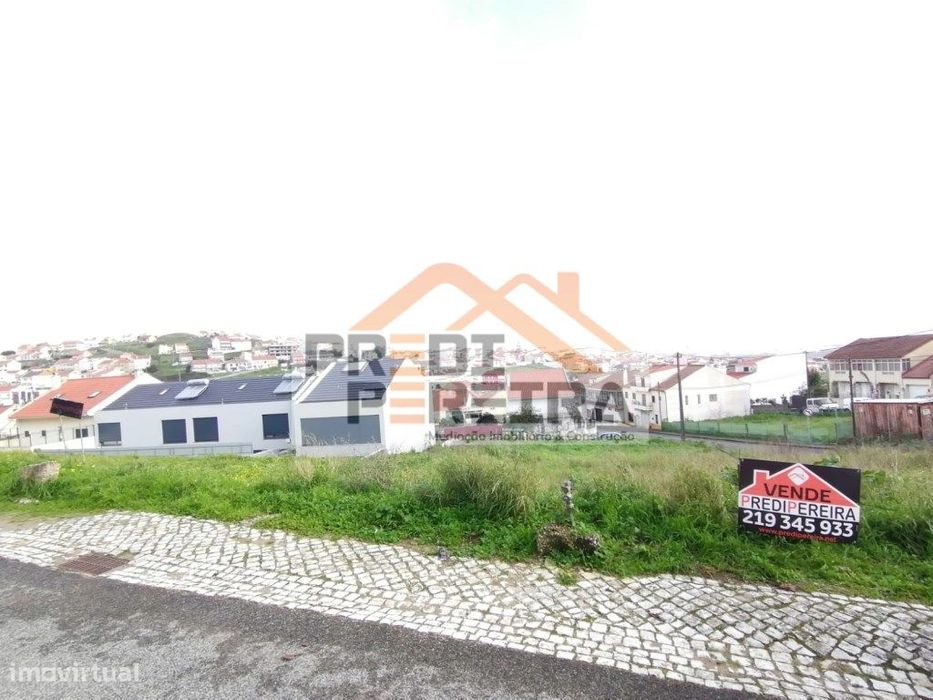 Lote de terreno urbano com 225 m2, para moradia geminada, composta ...