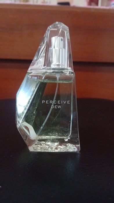 Perfumes e bolsas