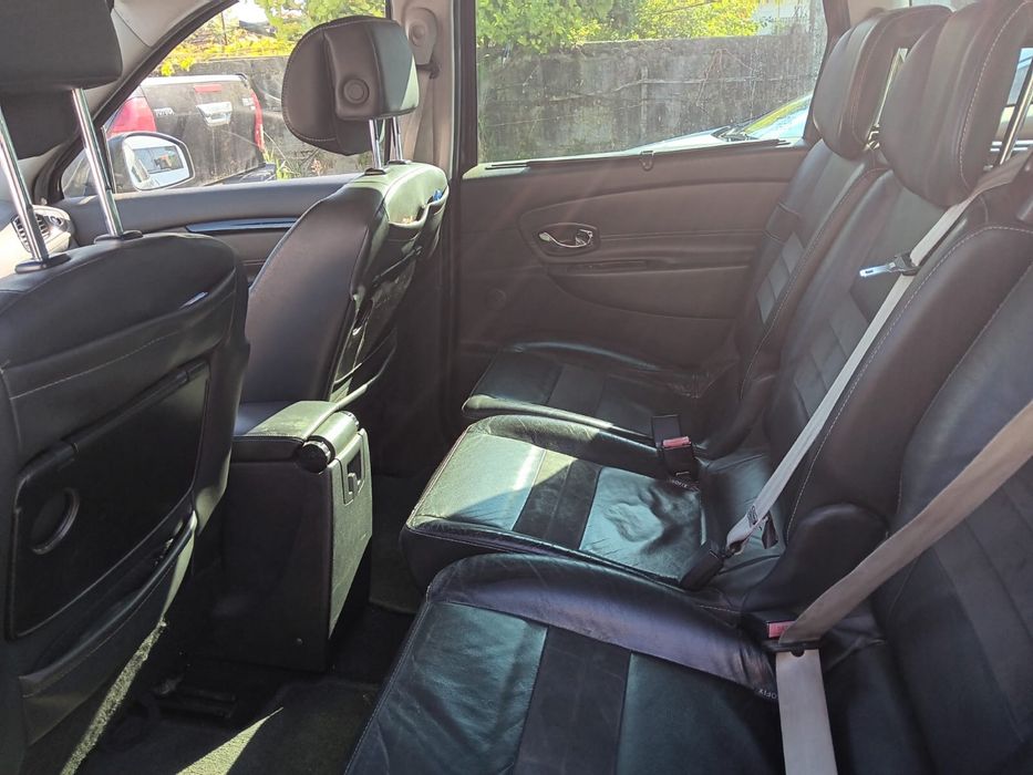 renault  scenic 2012