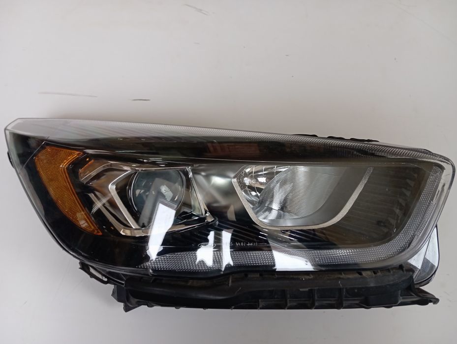 Lampa przód Ford Escape prawa