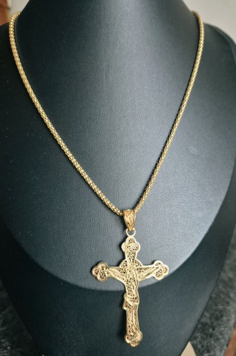 Fio e  cruz em prata Dourada