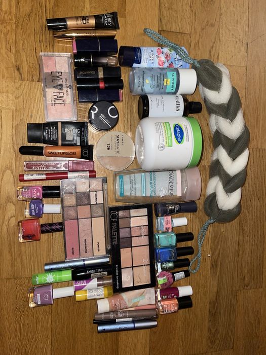 Косметика декоративная целый набор цена за все