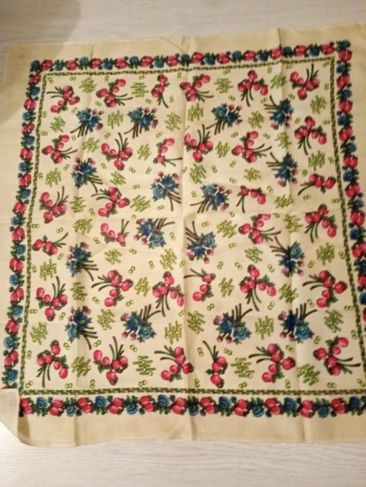 Ładna chusteczka na głowę damska