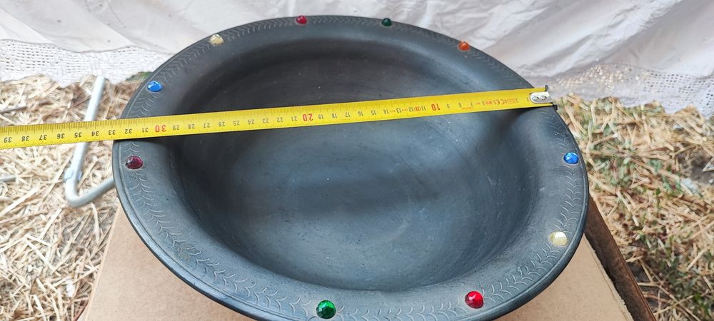 Jarra em barro preto com prato