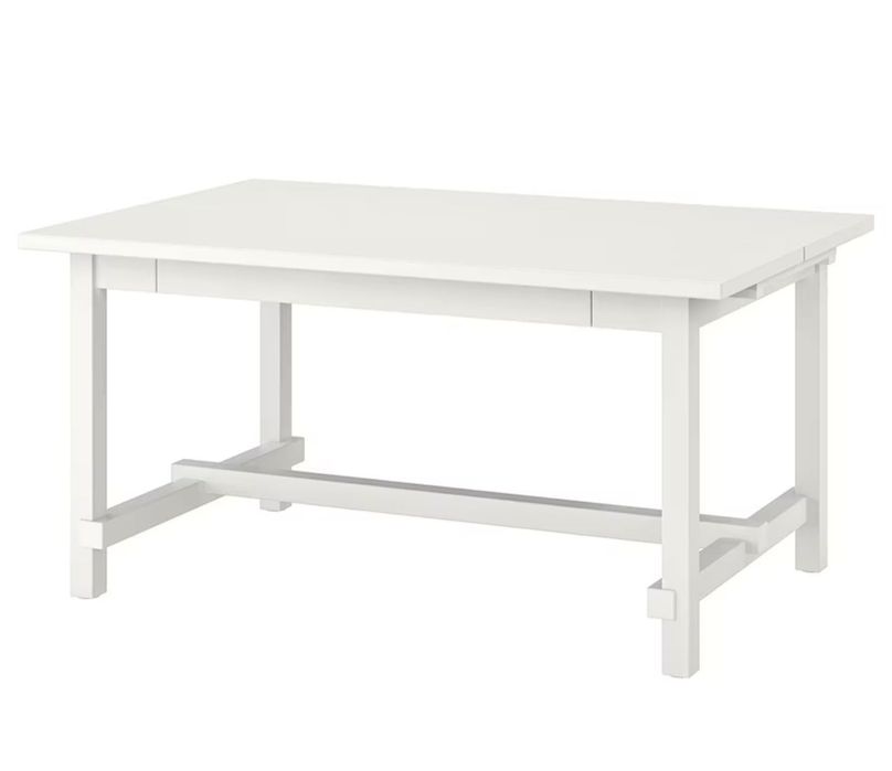 Mesa e 5 cadeiras em boas condições