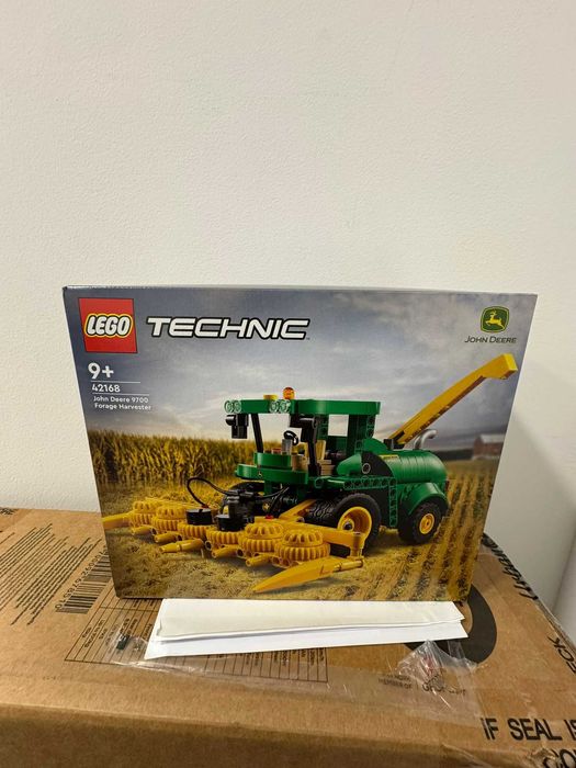 LEGO Set 42168 John Deere 9700 Forage Harvester Technic