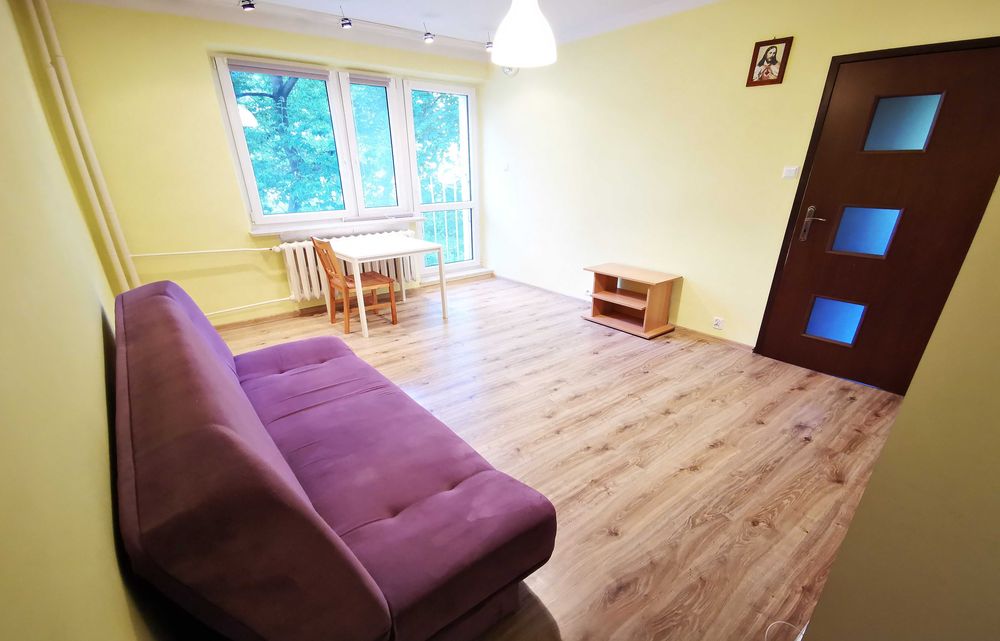 2 pok-Ursynów-50m-ul. Hirszfelda-bardzo ciche-metro Natolin-park