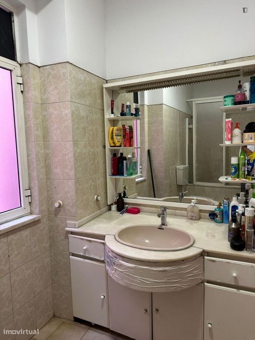 Quarto - localizado em Alameda Lisbon