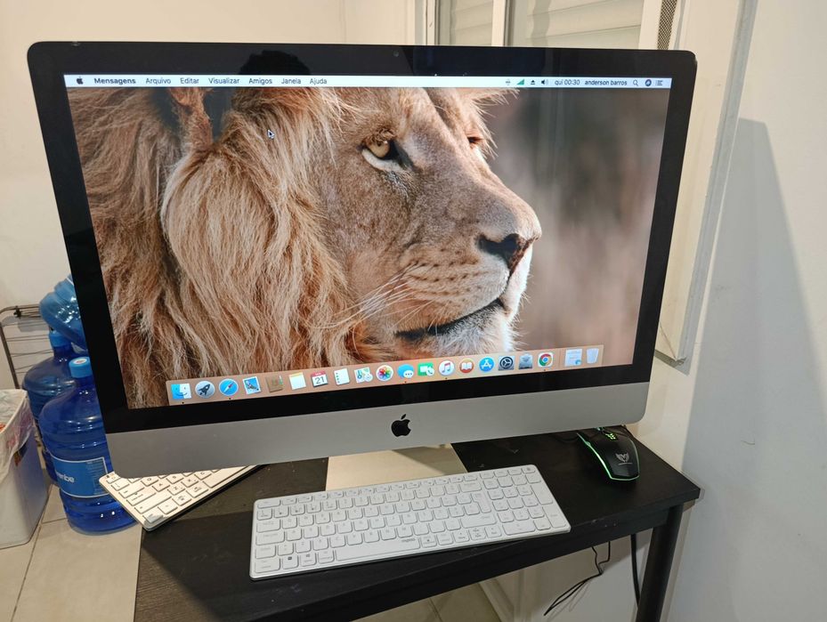 iMac 2009. 27 polegadas, ótimo para estudos.