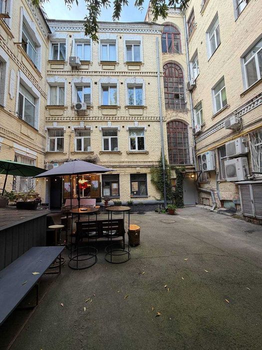 Продам 2 кімнатну квартиру в центрі, Мала Житомирська 15а, Майдан