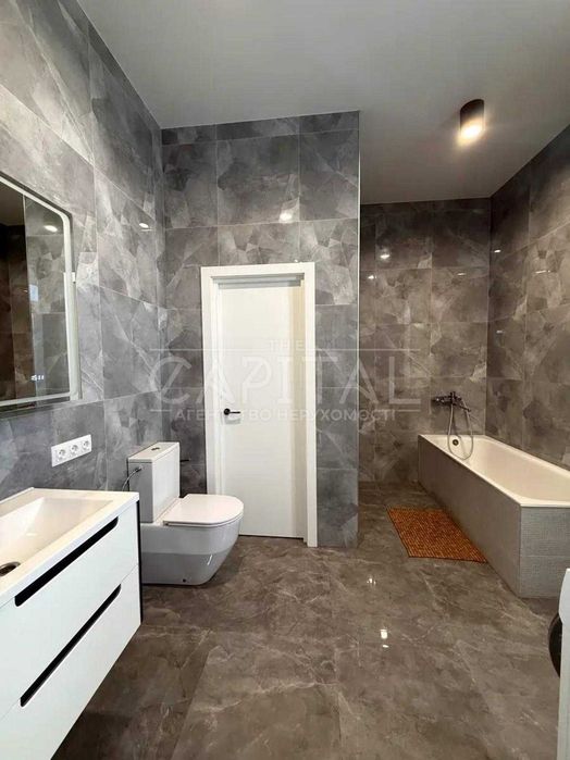 House in Kyiv, Chervonyy Khutir, Rembaza - More