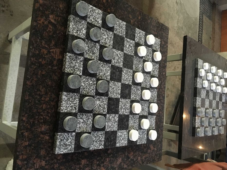 szachy, warcaby z granitu