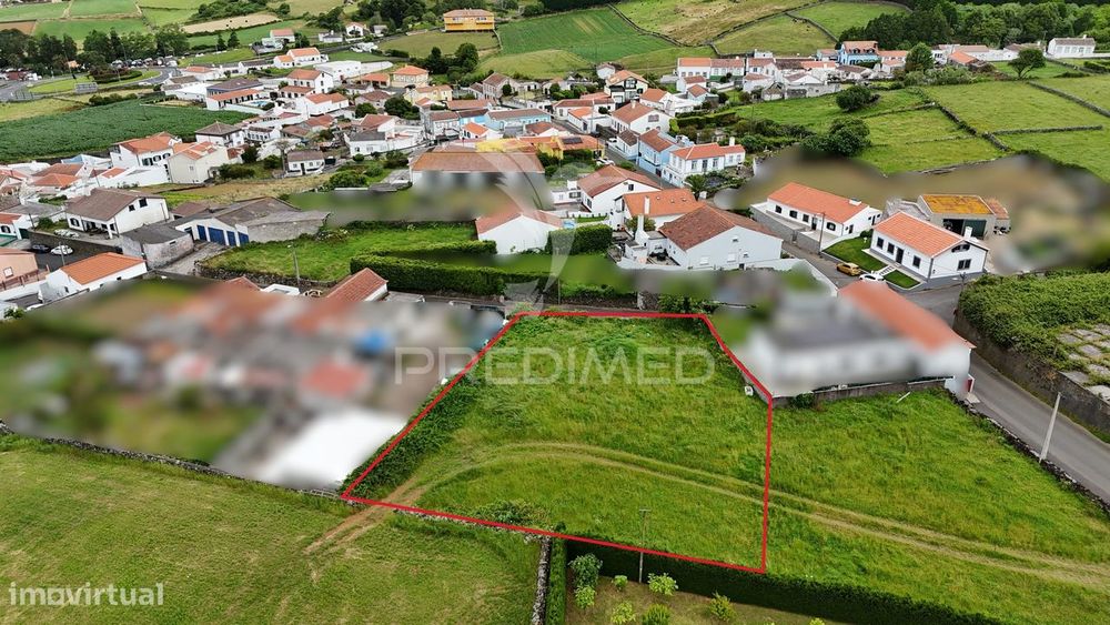 Terreno Urbano para construção com projeto de moradia T3 aprovado