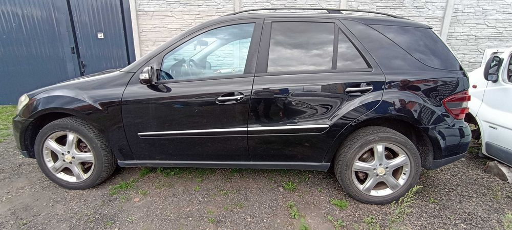 maska klapa silnika mercedes ml 164 3.2 v6 lak c197