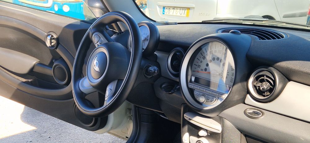Mini cooper 2009437883519883683841