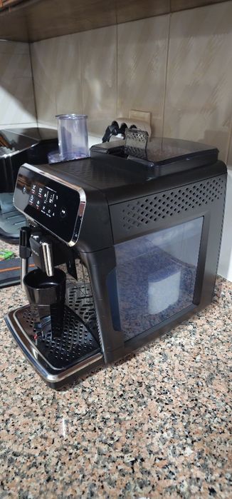 Máquina de Café Automática Philips Série 2200 (EP2221/40) – Como Nova