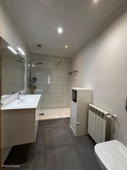 Apartamento T3 Renovado C/ Aquecimento e Garagem - Viseu