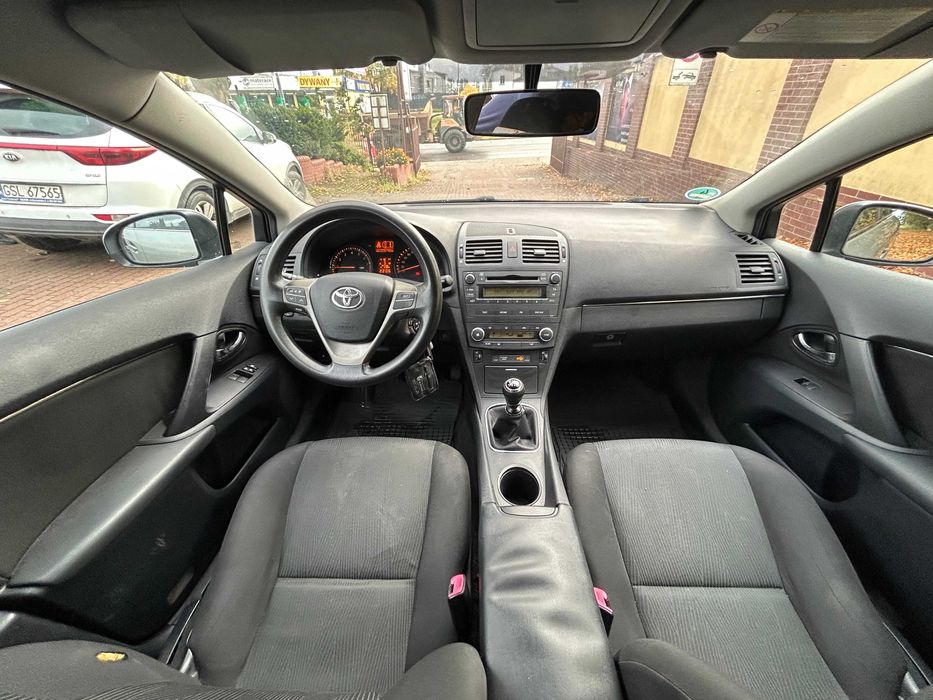 AVENSIS  1,6 benzyna 132 KM, serwis,