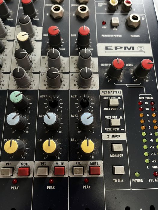 Mikser analogowy soundcraft EPM8