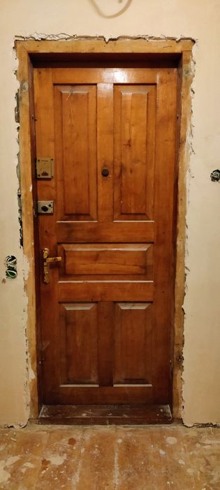 Продам дерев'яні вхідні двері