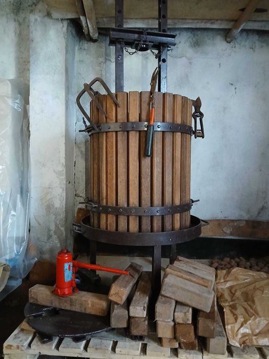 Prensa de uvas usada