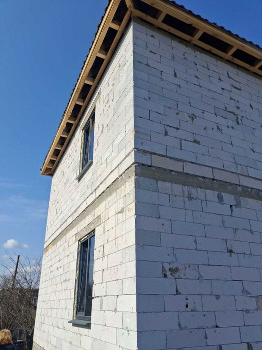 Продам новий будинок на вул. Сільській.