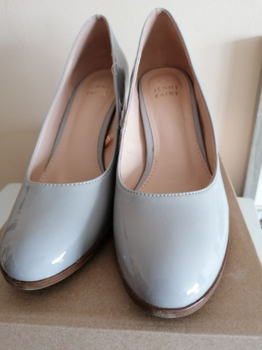 Buty na obcasie imitującym drewno 37,5 CCC