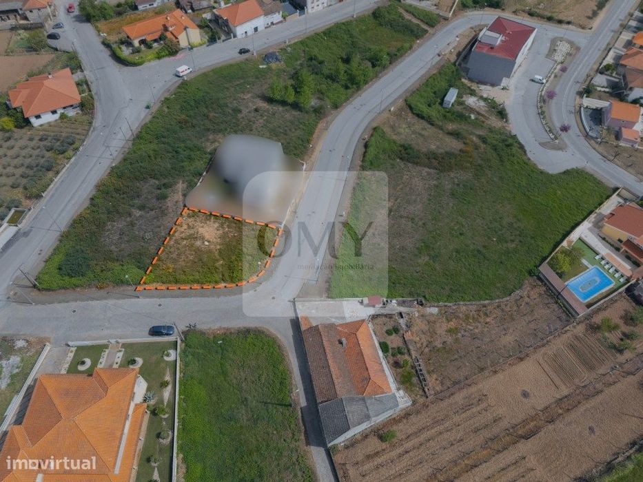 Lote em Sabrosa para Construção de Moradia com 4 Frentes