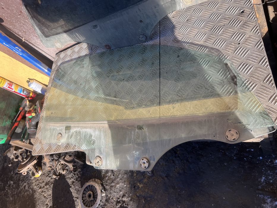 Стекло в дверь Хюндай купе hyundai coupe 96год