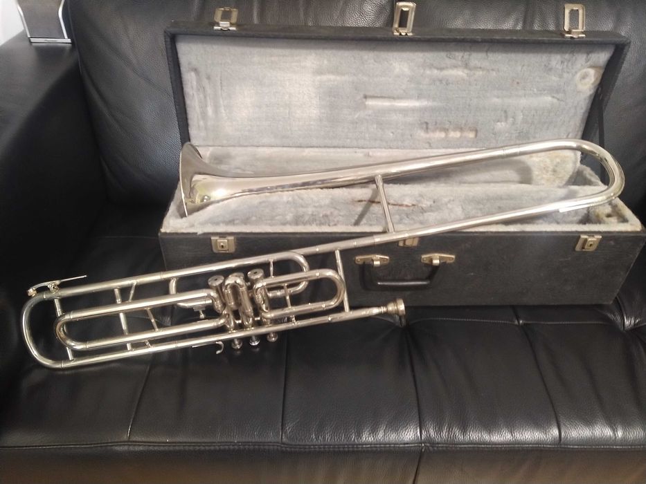 Trombone de pistons Kuhnl & Hoyer. Alemanha, anos 70