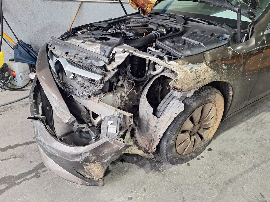 Mercedes Benz c180 Bluetech - Acidentado