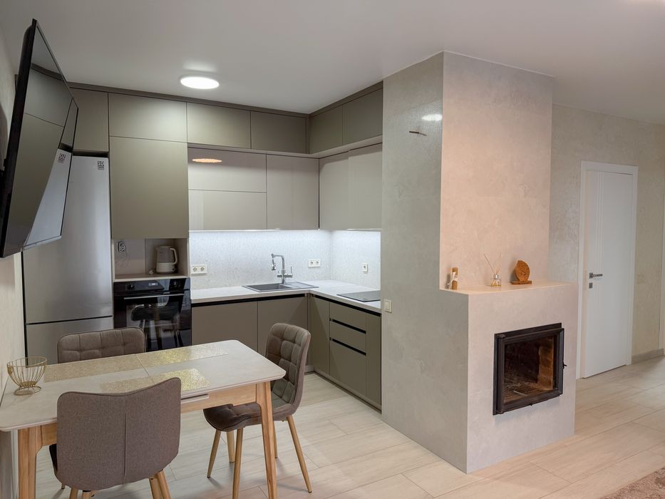 Класний ,сучасний котедж з ремонтом ,ділянка 3 соти ,укомплектований!