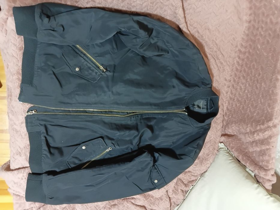 Шапка тепла з хомутом,куртки різні,ветровки