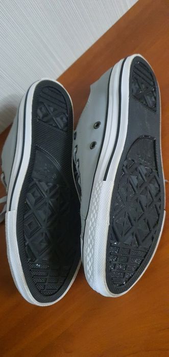 Жінлчі кеди Converse Chuck Taylor Leather and Shine  37.5