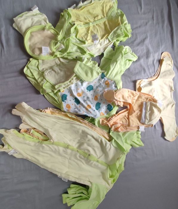 Дитячий одяг для немовлят, бодіки і чоловічки, ціна за пакет.