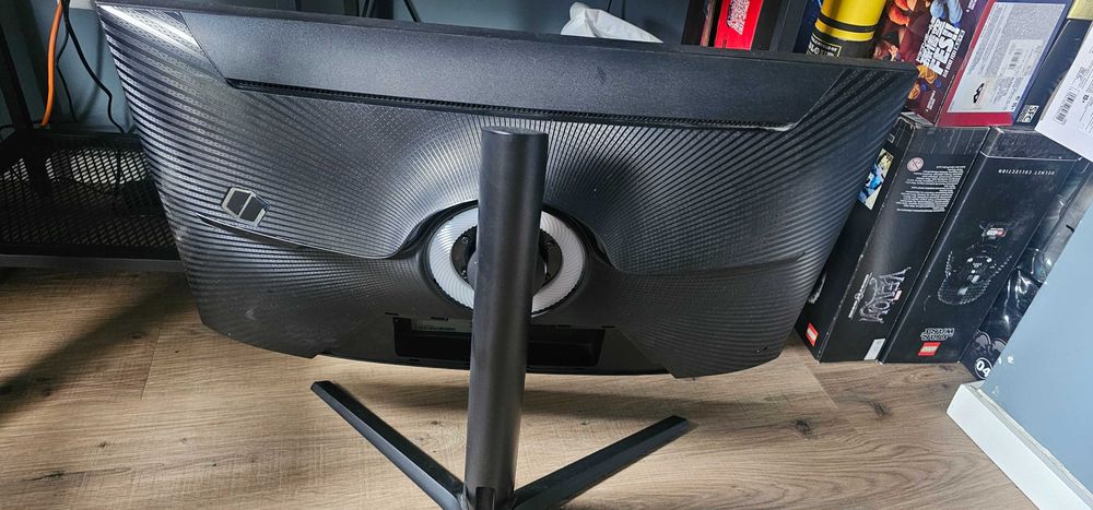 Samsung Odyssey G7 28” (S28AG700NU) – com defeito / Para peças