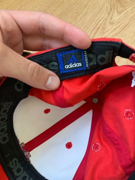 Кепка adidas червона