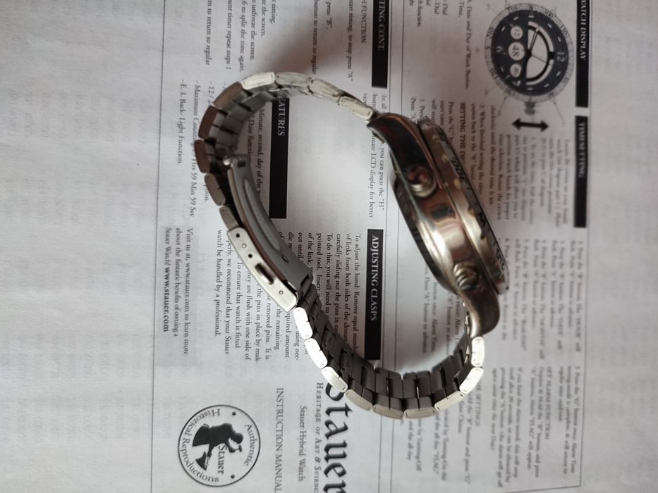 Продам новые кварцевые часы Stauer ( США).