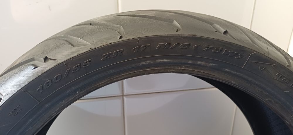 Vende se conjunto de pneus de mota PIRELLI