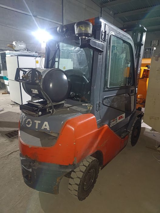 Погрузчик Toyota  газ 2.5 т